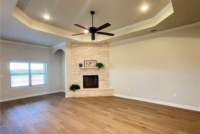 318 Walking Stick Dr