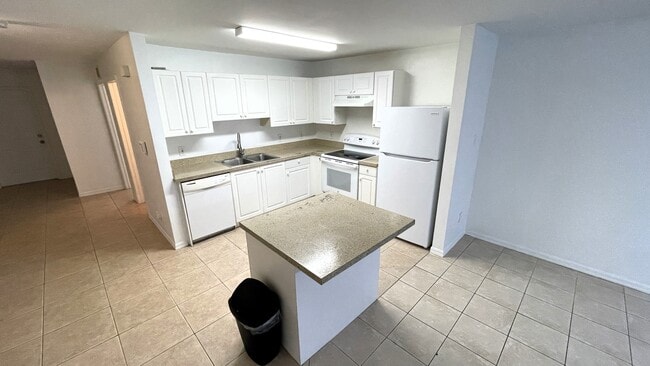 Photo - 219 E 12 ST