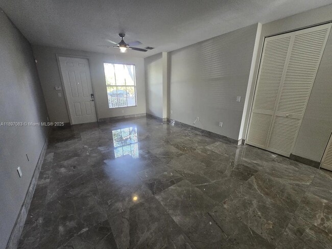 Photo - 1344 SW 2nd Ct Unidad 1344