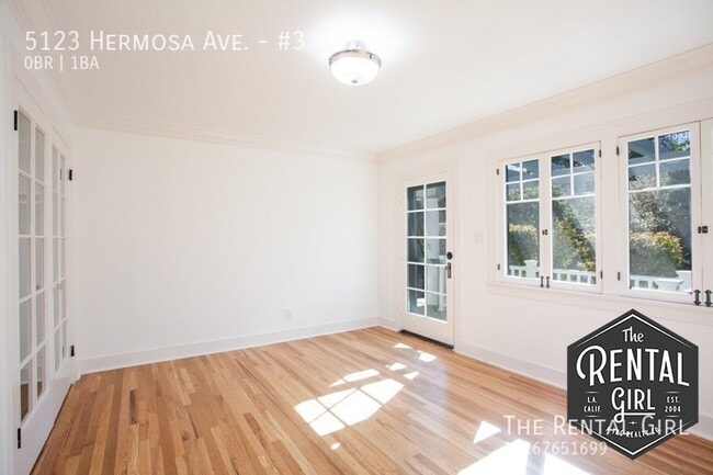 Photo - Classic 1920's Studio W/ Darling Updates |... Unit #3