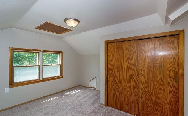 Photo - 1050 17th St NE