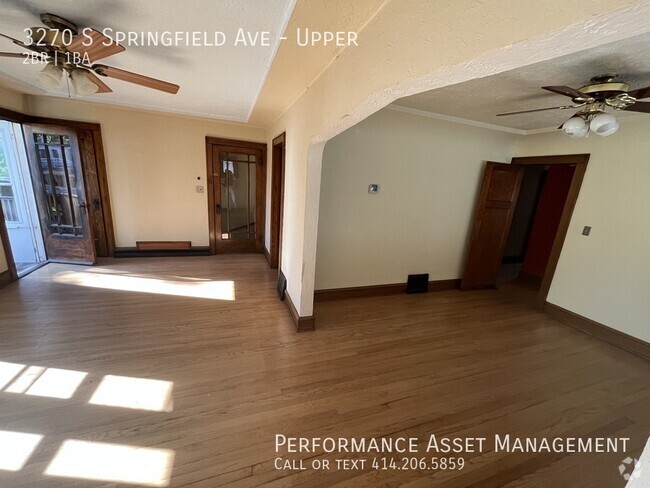 Building Photo - Spacious 2 BR upper Unit Upper Rental