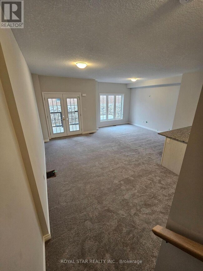 Photo - 677 Park Rd N
