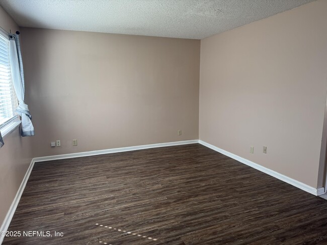 Photo - 447 Newport Dr