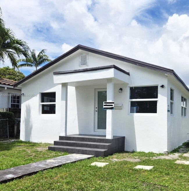 Building Photo - 1002 SW 65th Ave Unit 1