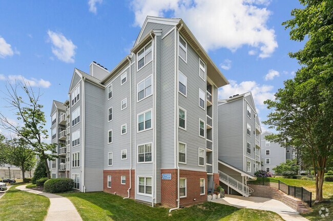Building Photo - Beautiful 2-bedroom condo!