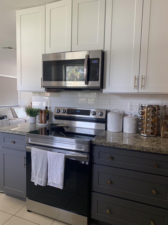 Building Photo - 297 NW 1st Ave