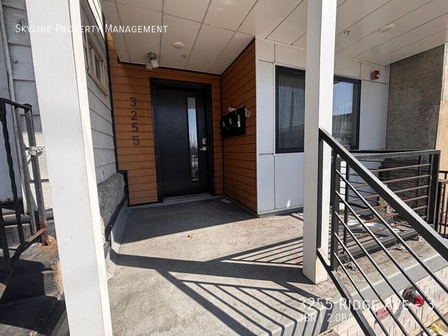 Building Photo - 3255 Ridge Ave Unit 3