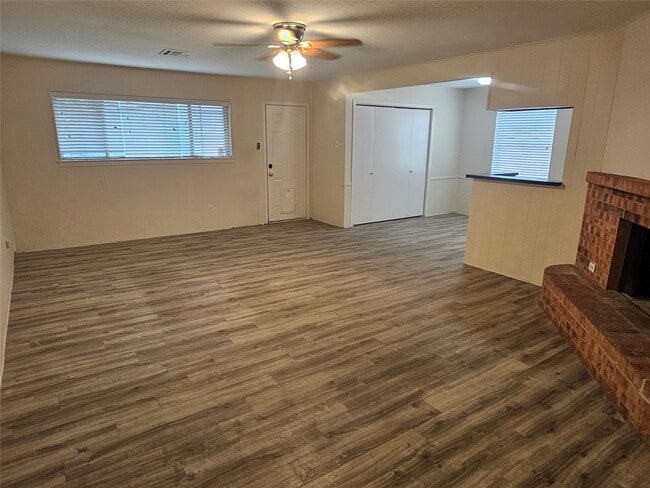 Photo - 1113 E Amherst Ln
