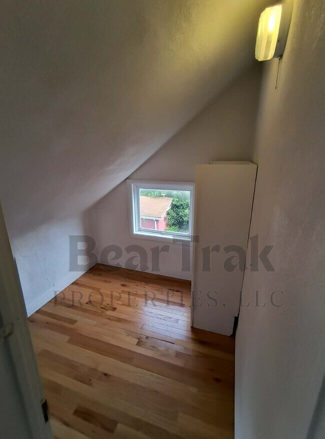 Photo - 1339 Charles St