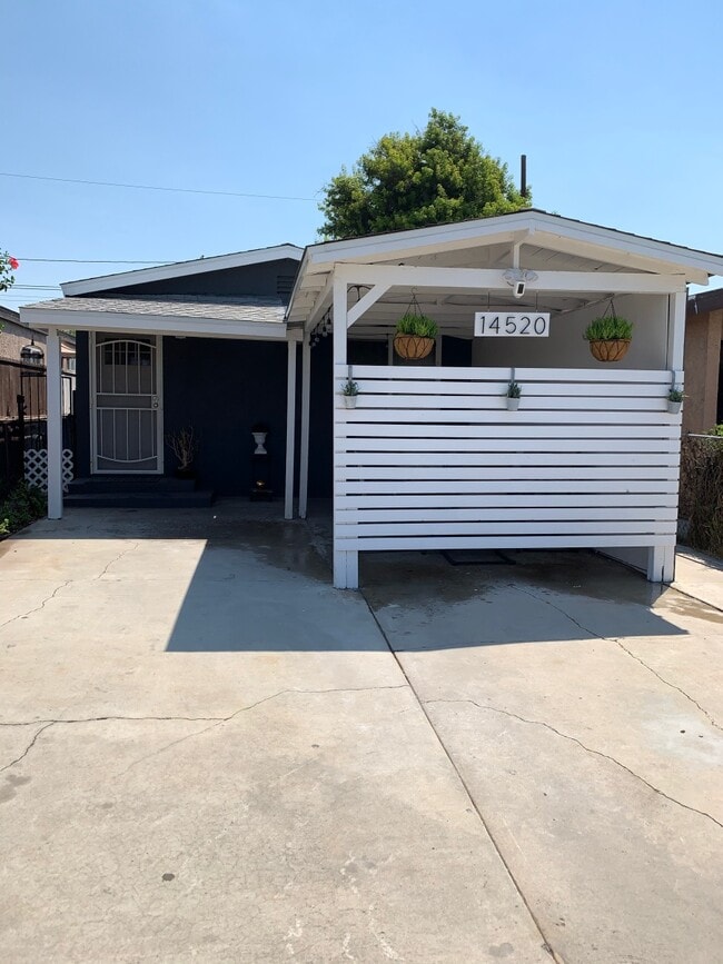 Building Photo - 14520 Pontlavoy Ave Rental