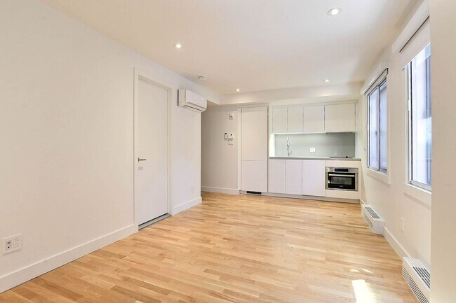 Photo - 3195 Av. Van Horne Unit 101