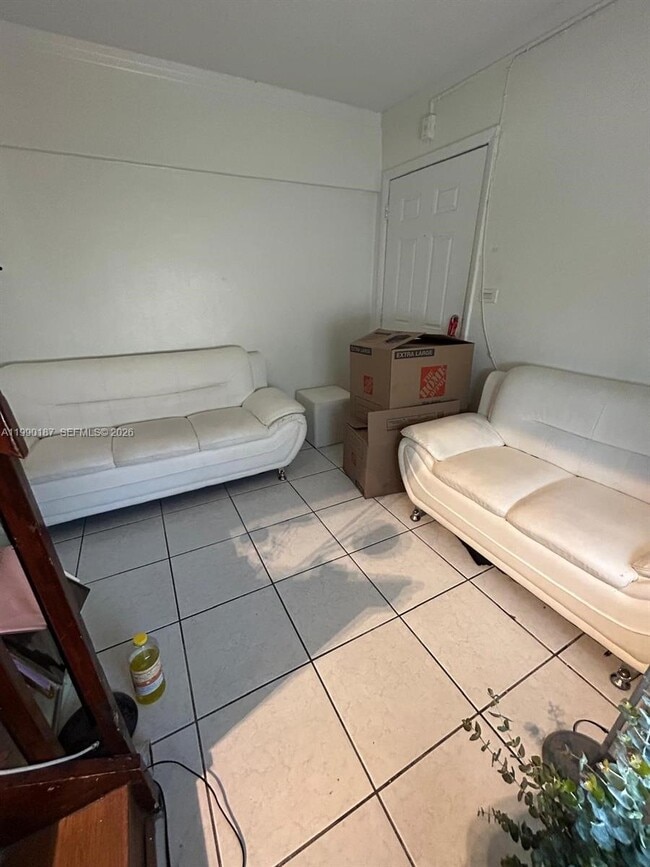 Photo - 11 SW 32nd Ave Unit 4