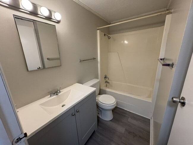 Photo - Clean & Comfortable 1-Bedroom Home Near Kent Conveniences Unit 972 Silver Meadows Blvd Kent OH 44240