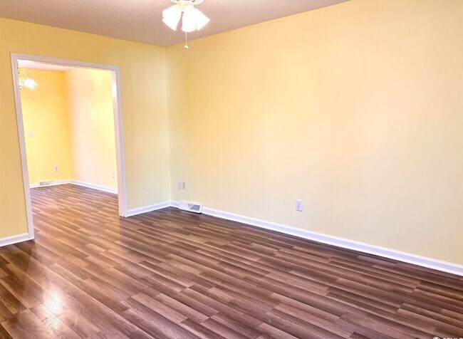 Photo - 513-565 65th Ave N
