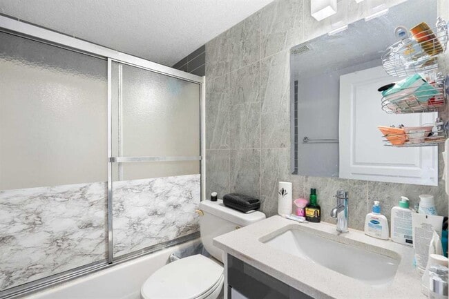 Photo - 35 Saddleland Way NE