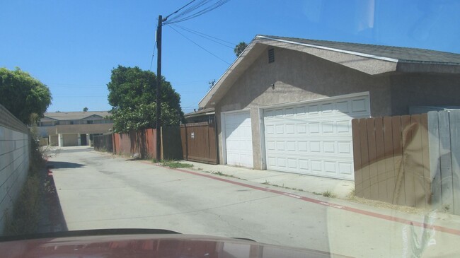 Photo - 1275 Florence St