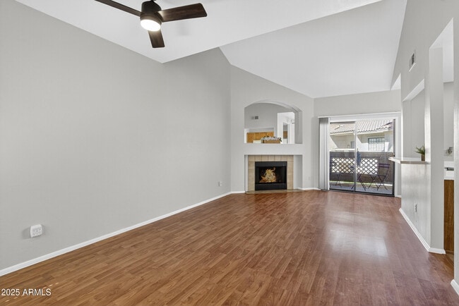 Photo - 930 N Mesa Dr