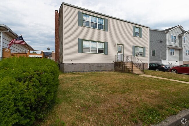 Building Photo - 2701 Peconic Ave Unit 1st Floor Rental