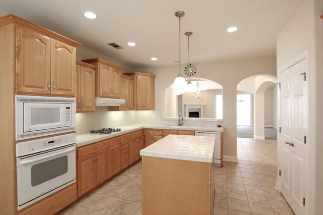 Photo - Spacious Home Near Mountain View School with a 3 Car Garage