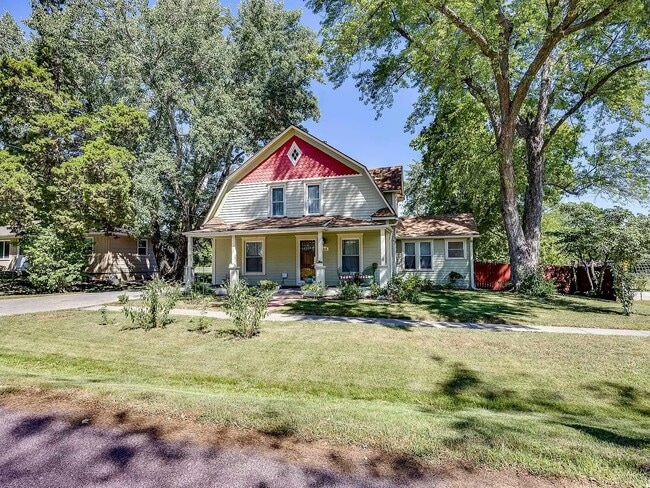 Building Photo - 1512 College St