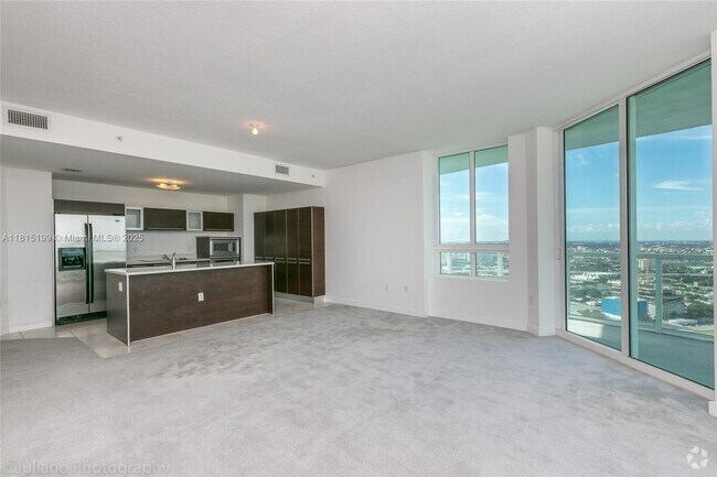 Building Photo - 1900 N Bayshore Dr Unit 3818 Rental