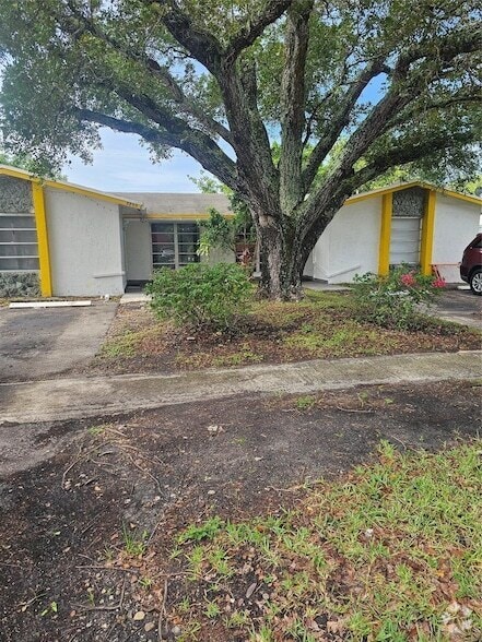 Building Photo - 5890 NW 20th St Rental