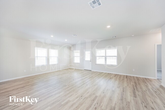 Photo - 6754 Hatchery Way
