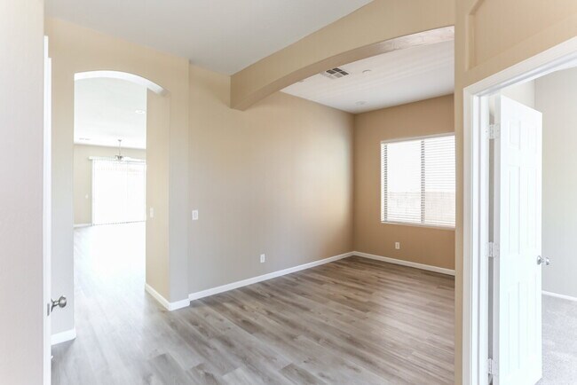 Photo - 5037 W Nancy Ln