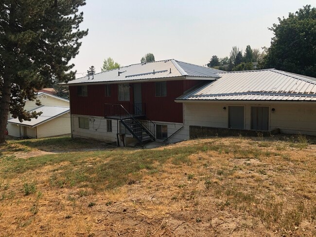 Photo - 220 NW Larry St