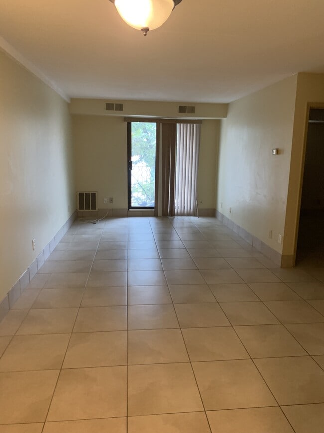 Building Photo - 1700 University Ave W Unit 503