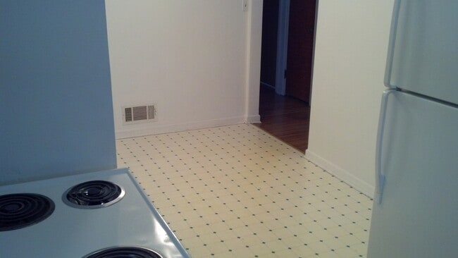 Photo - 3 Bedroom, 1 Bath Home with Hardwood Floors!