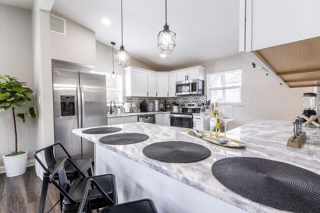 Photo - 763 Ebner St