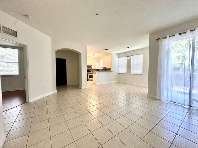 Photo - 1002 Shoma Dr