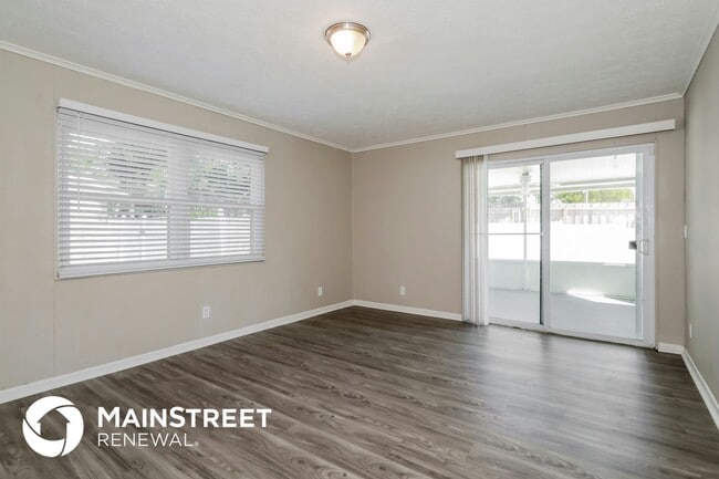 Photo - 1055 Grove Park Dr S