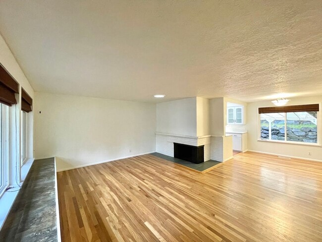 Photo - Lake Hills Gem For Rent