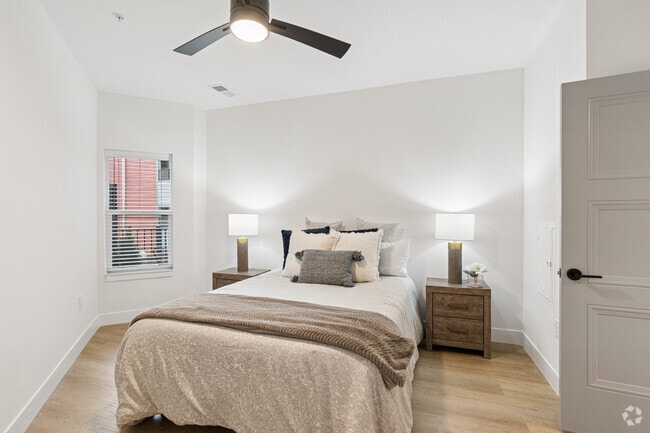 1BR, 1BA - 687SF - Bedroom