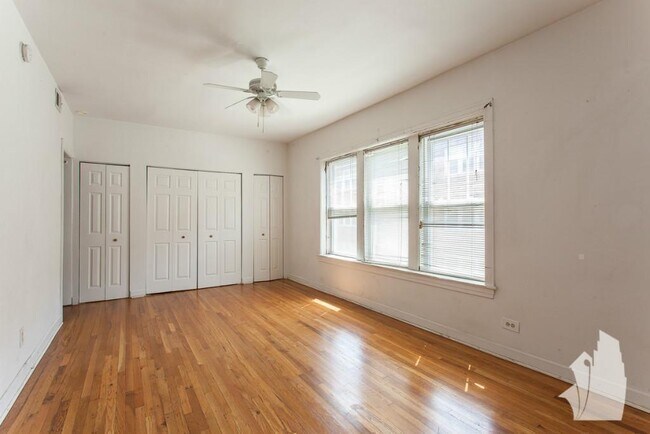 Photo - 3529 N Broadway St Apartamentos