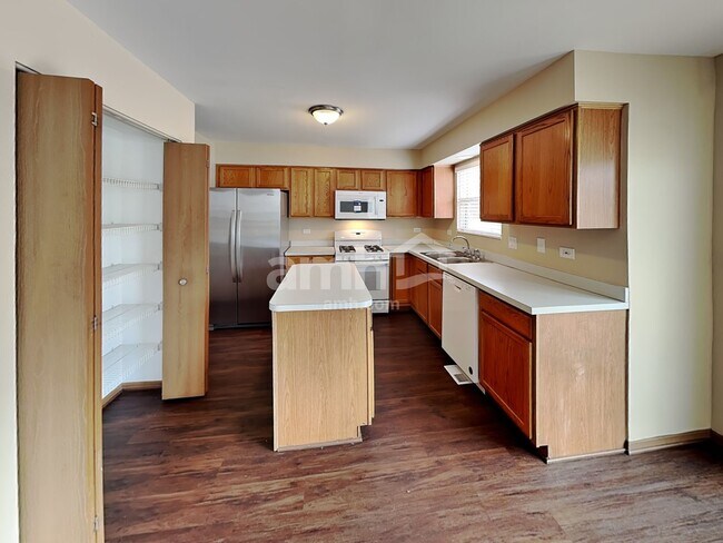 Photo - 434 Monarch Ln