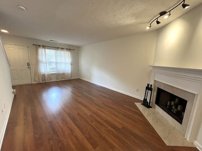 Photo - 2 Bedroom Townhome Near Lenox Village!