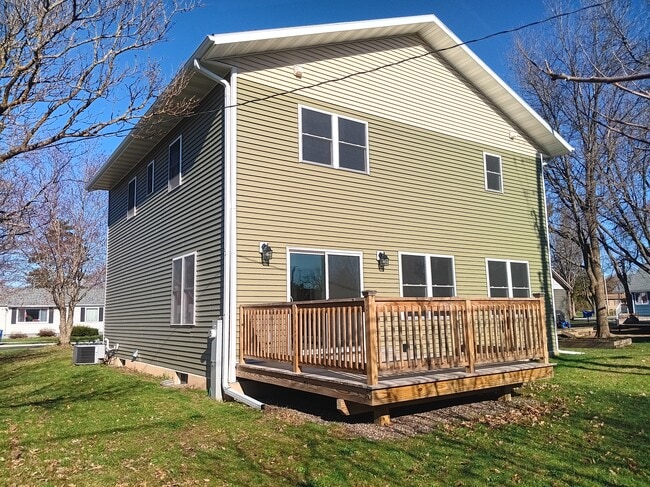 Photo - 811 N State St