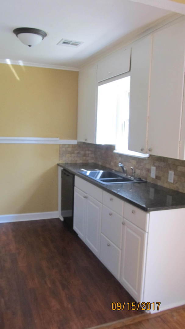 Photo - 2 bedroom/1 bathroom - Centrally Located i...