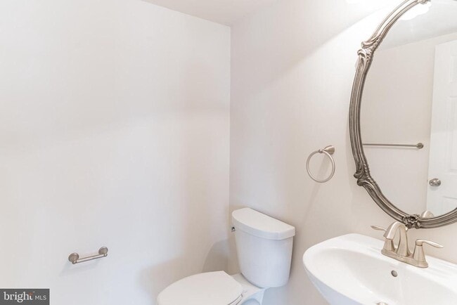 Photo - 908 W Glebe Rd