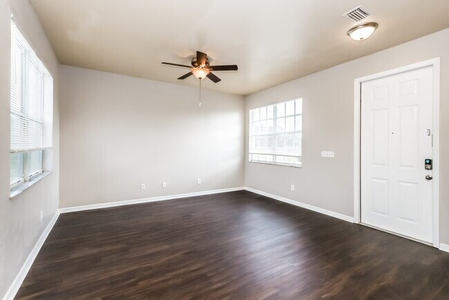 Photo - 304 Lancelot Ave