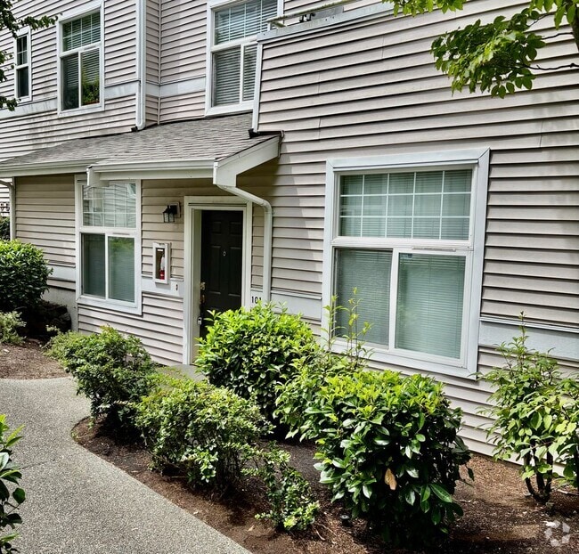 Building Photo - 2 Bed / 2 Bath Bellevue Condo $2,595/mo Unit 101