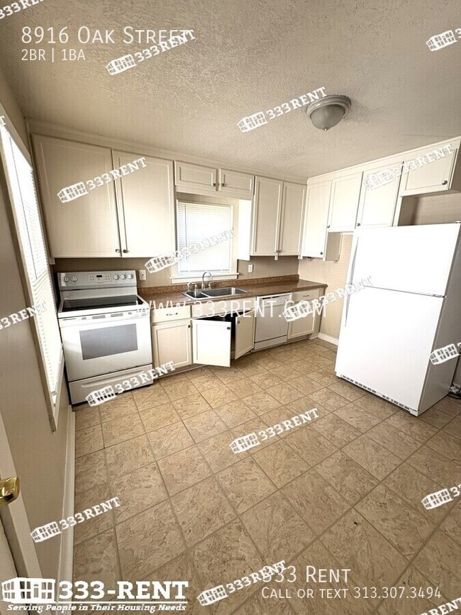 Photo - 8916 Oak St