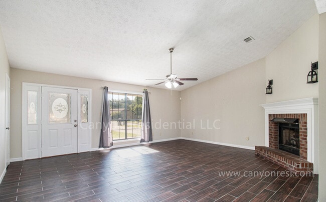 Photo - Beautiful 3b Room!Move in ready!