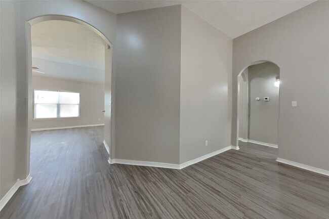 Photo - 5219 Whitebridge Ln