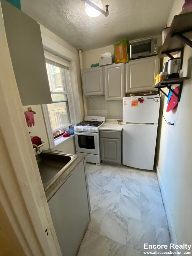 Photo - 364 Riverway Unidad 23