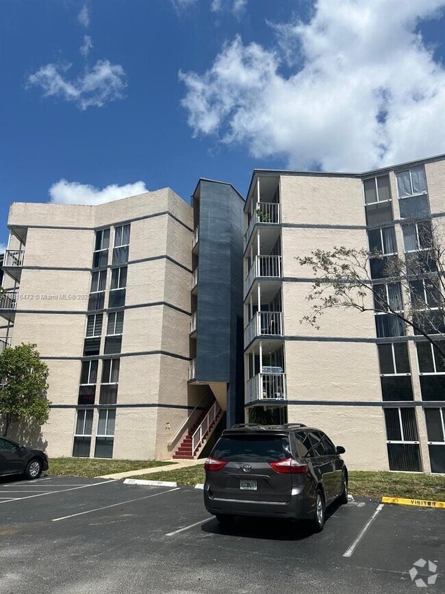 Building Photo - 6955 NW 186th St Unit F505 Rental